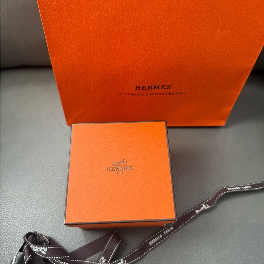 Hermès Gray Box with Ribbon - Picture 2 of 11